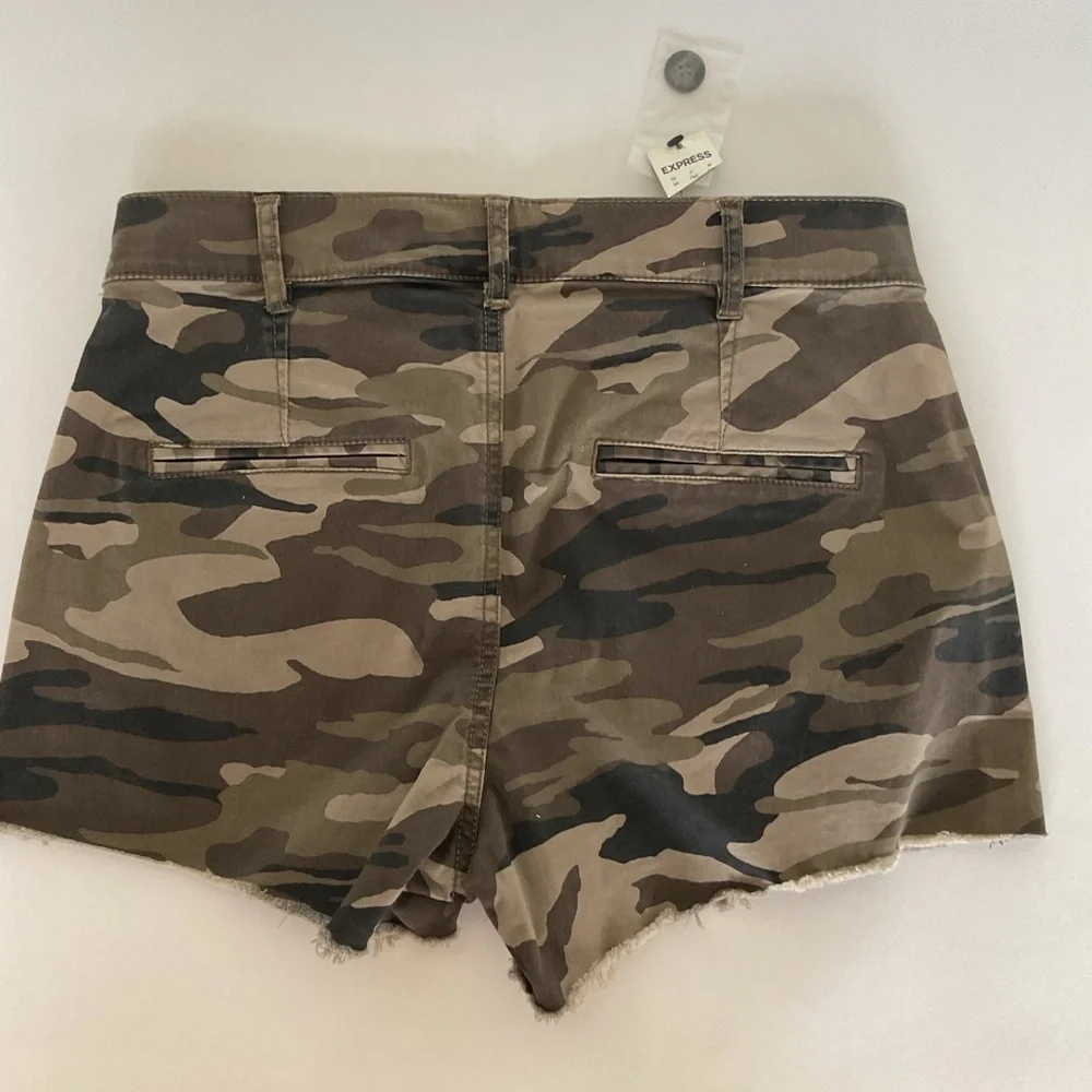 Express Green Camo twill Shorts size 0 NWT